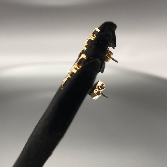 Gorgeous Dainty Gold Tone Flower Earrings, EUC - Picture 8 of 8